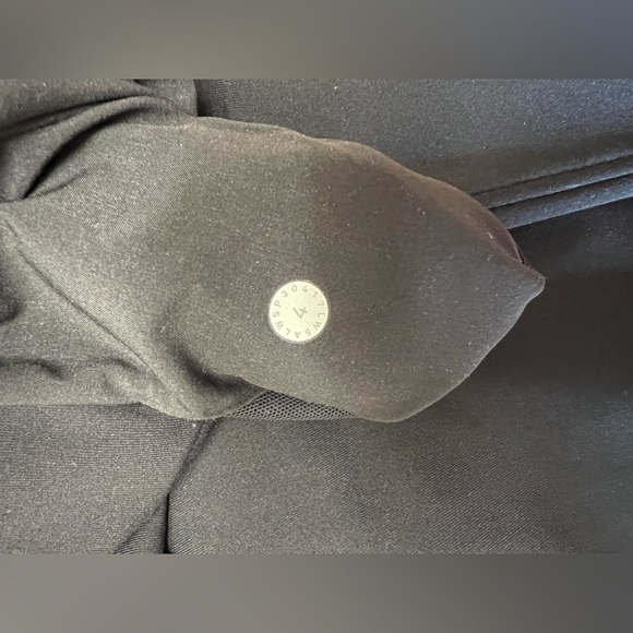 Lululemon on the fly pants 7/8 length size 4 - Picture 5 of 5